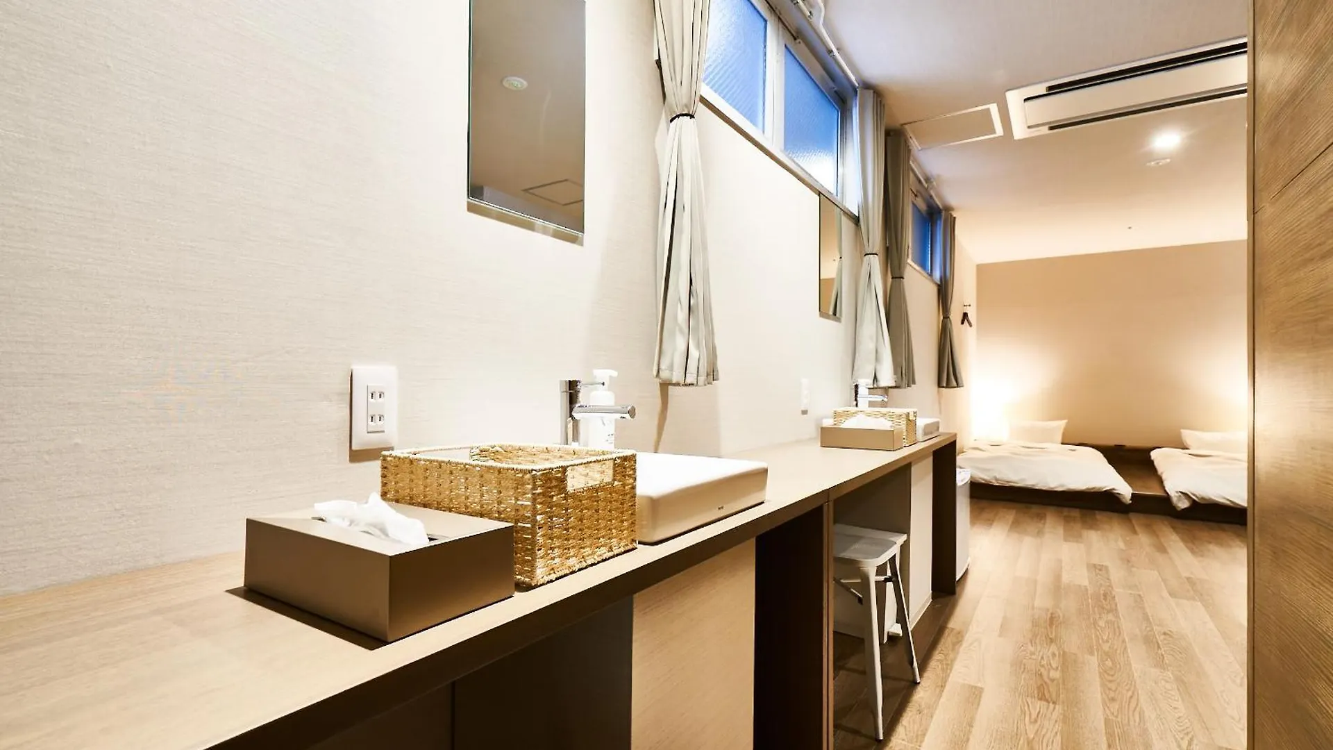 &And Hostel Hommachi East Osaka 0*,  Japan